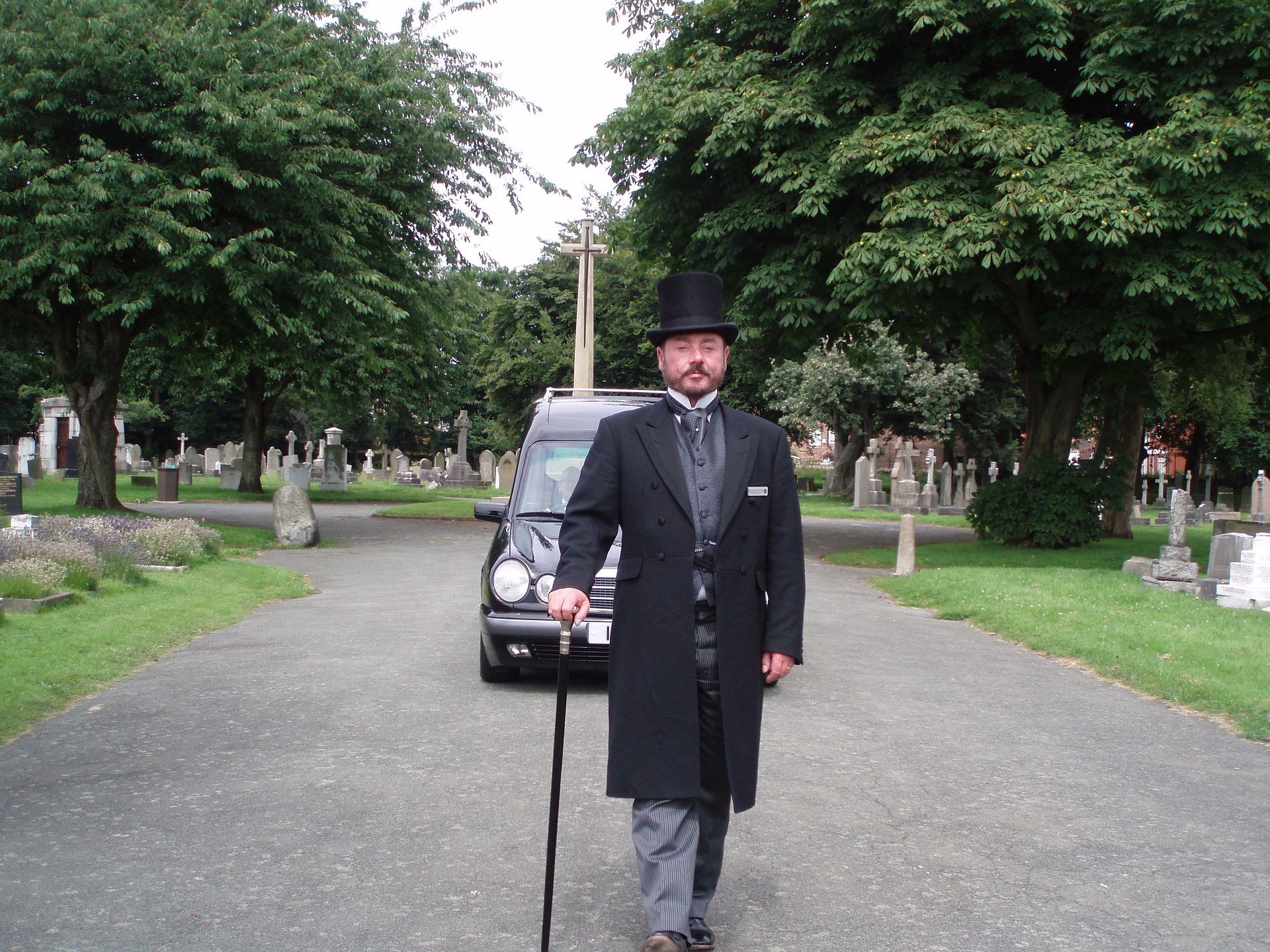 A guide to how to find the right funeral director for your needs