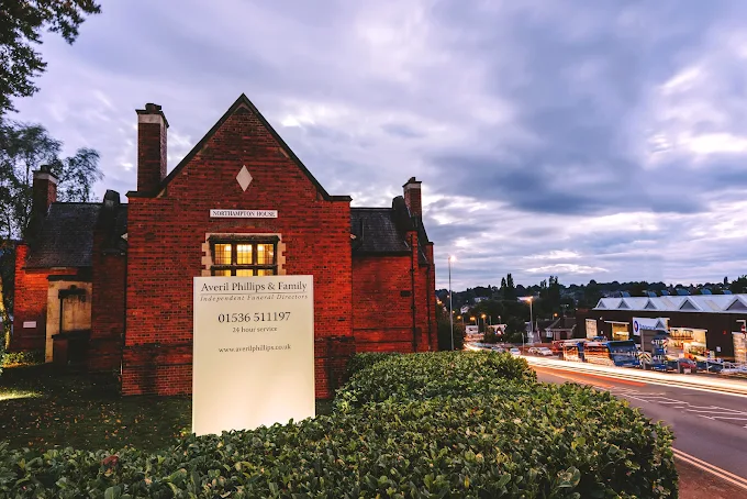 Averil Phillips & Family (Kettering)